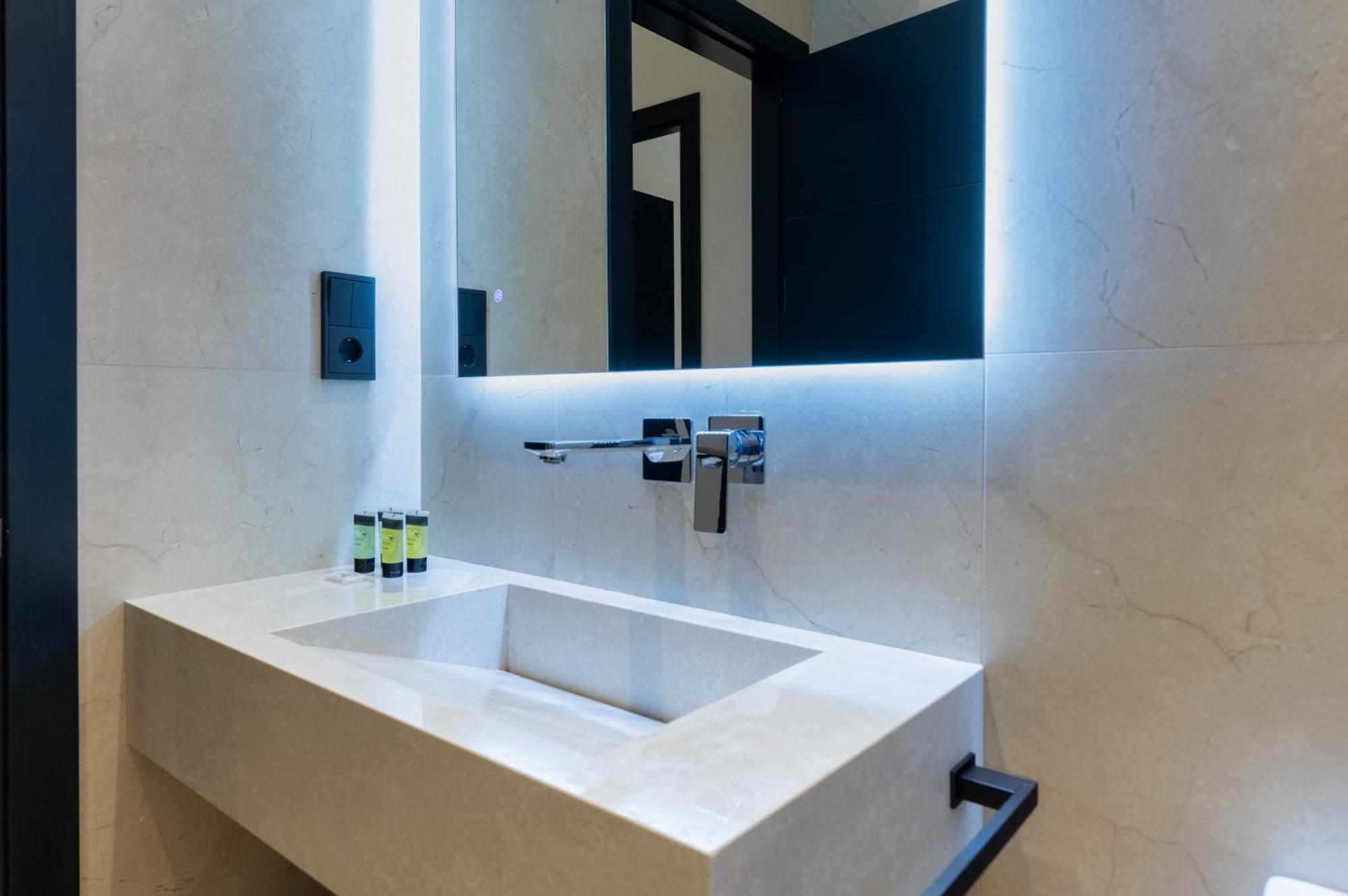 New Design Apartment - Private Patio - Gallos 2 Севилья Экстерьер фото