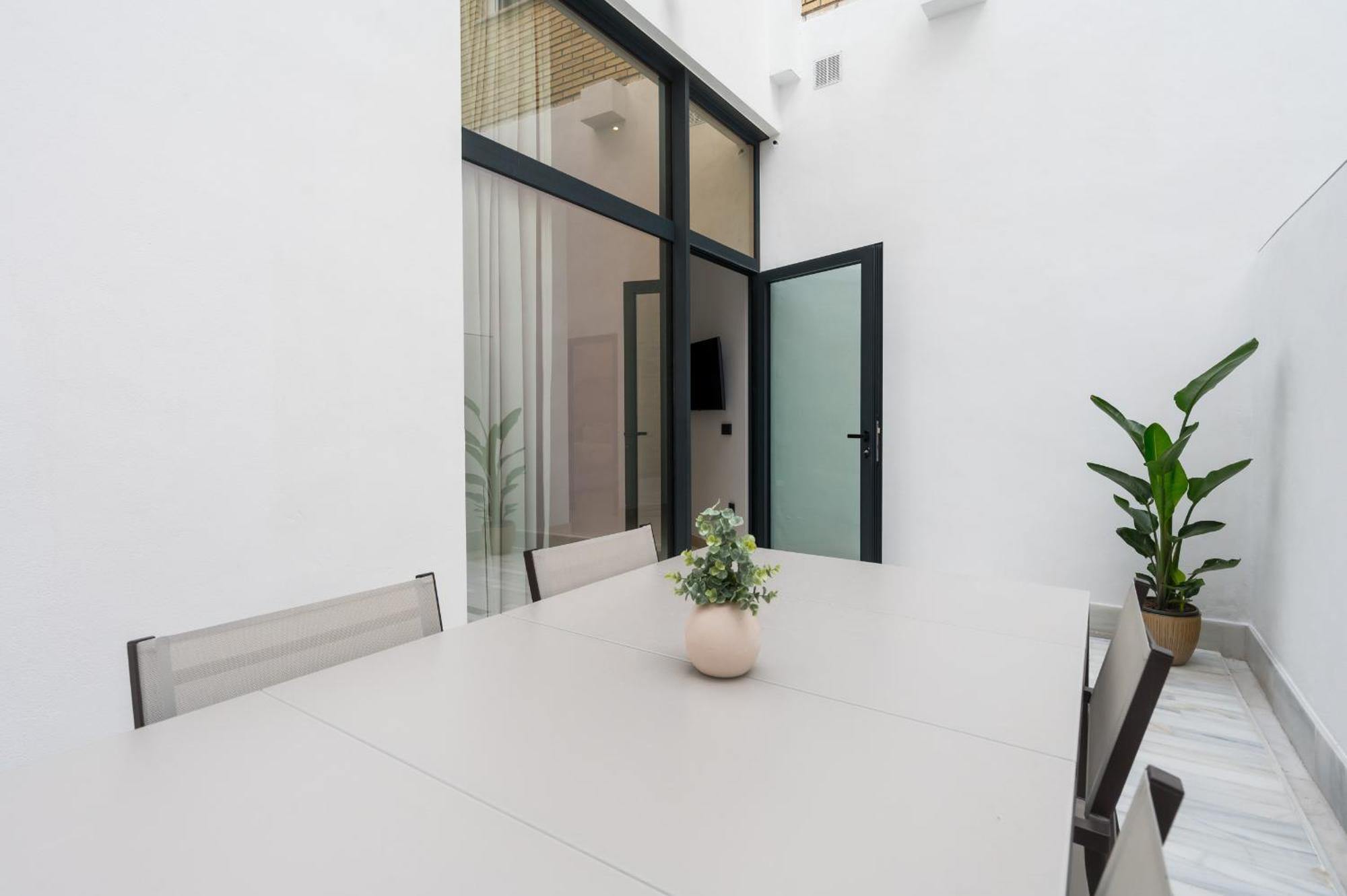 New Design Apartment - Private Patio - Gallos 2 Севилья Экстерьер фото