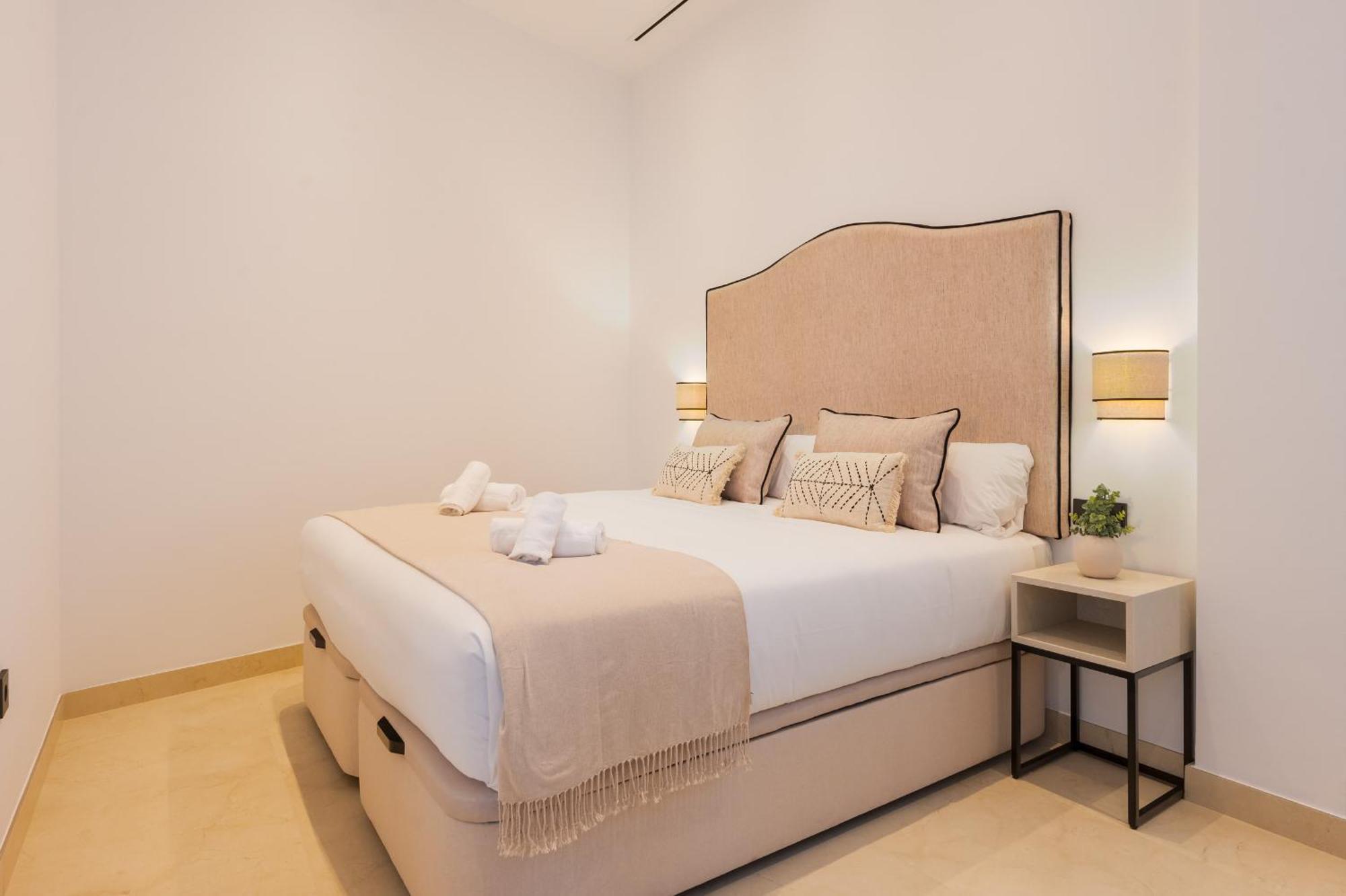 New Design Apartment - Private Patio - Gallos 2 Севилья Экстерьер фото