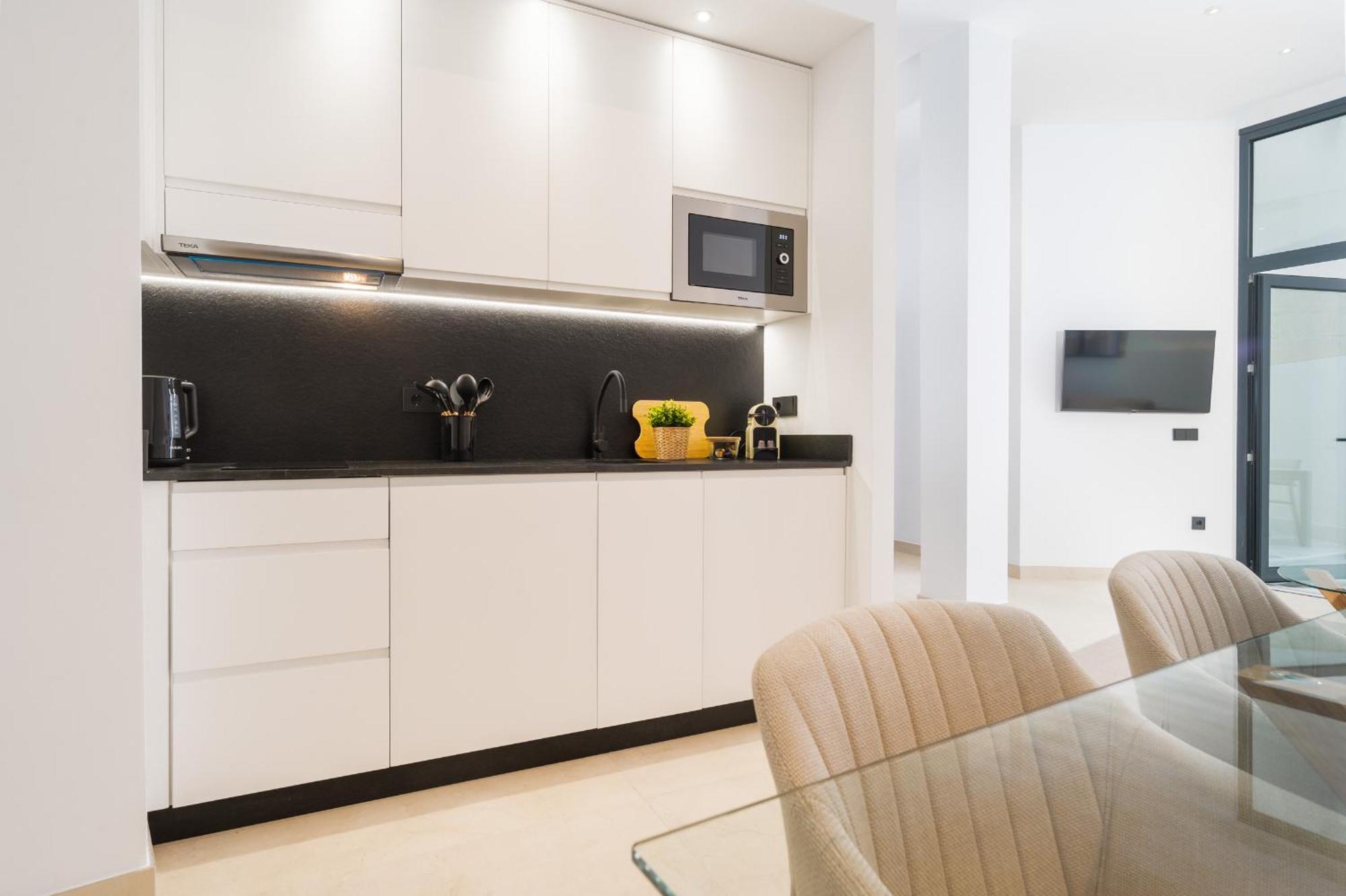 New Design Apartment - Private Patio - Gallos 2 Севилья Экстерьер фото